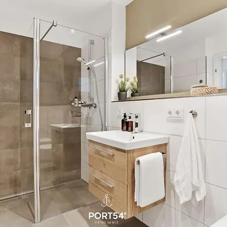 With 2 Bedrooms * אולפניץ